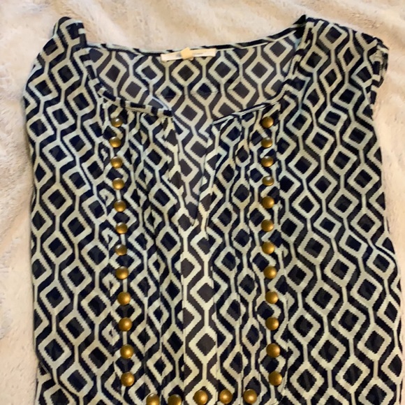 Patterned blouse. - Picture 2 of 3